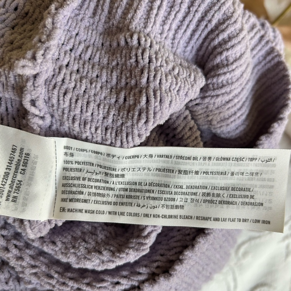 Hollister Mock Neck Oversized Lavender Sweater
Size: Small
EUC - Picture 9 of 9
